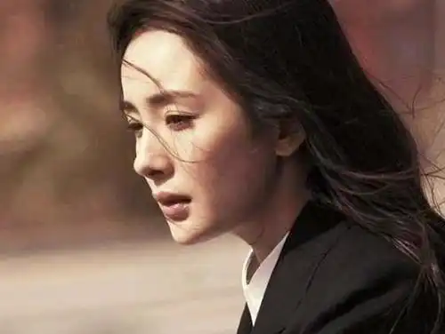 同演盲人,赵丽颖逼真,林心如经典,而她却是最美盲人杨幂