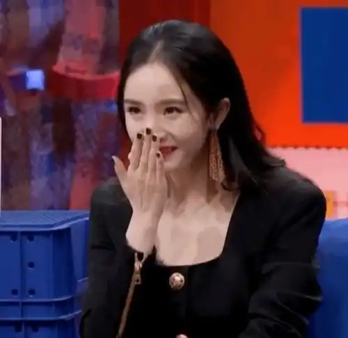 杨幂奇葩说模仿绿茶女,自称绿茶粉碎机,动作表情表演到位