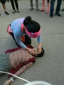 江西医生路遇晕倒老人紧急施救后送医