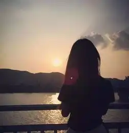 黑白照片头像男生背影情