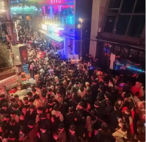 24岁的男生头像酒吧
