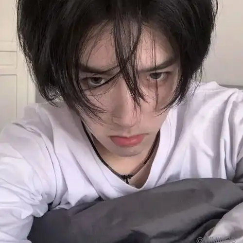 男生头像提及少年一词,应与平庸相斥腾讯新闻