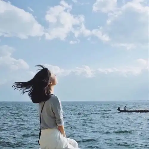 醒醒吧,这个借口离开的人,不是真爱也不值得等待