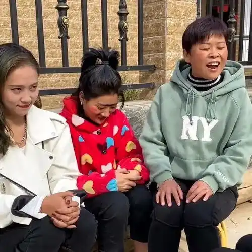 男子因为彩礼娶了最丑的女人,结婚后不到一年就后悔了,媒婆笑了