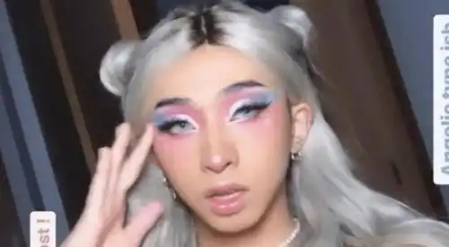 伊能静儿子多次穿女装,化浓妆表情妩媚,她回应尊重孩子自由