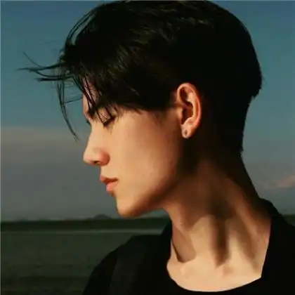 特别伤感的头像男生男生