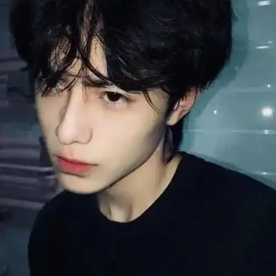 男生头像qq头像男生带字超拽,世界什么都好只是我太孤独了第197期