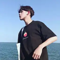 仰望海边少年郎