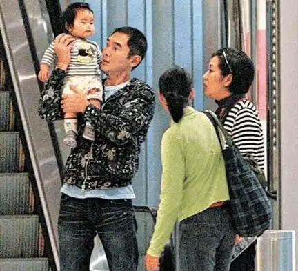 早年因得罪tvb高层无戏可拍,无奈奉子成婚,娶了史上最丑港姐