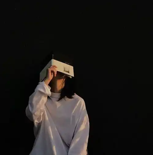 有男生一直盯着我是什么意思