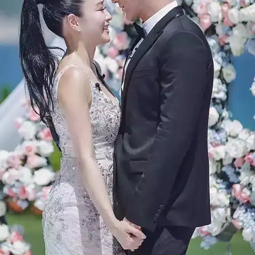 比例匀称小性感宋佳jolin的翘臀超迷人