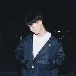 扣扣男生西装墨镜头像快