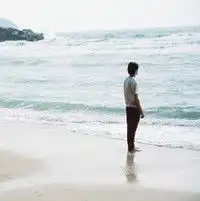 qq头像男生看海