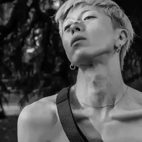 高级感的欧美男生头像套