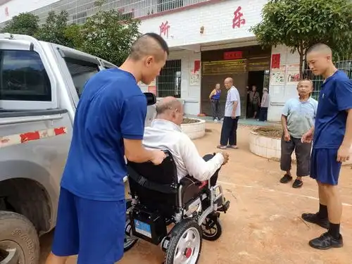 电动轮椅没了电,孤寡老人没方向,蓝山消防紧急处置