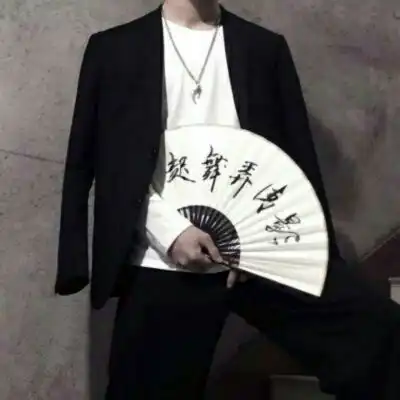 扣扣男生西装墨镜头像推