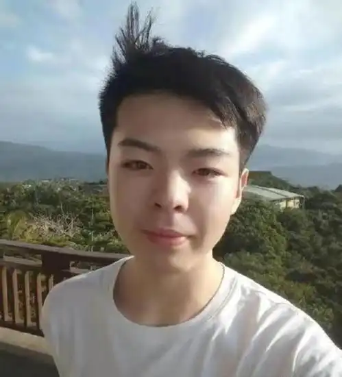 男生真实生活照头像图片