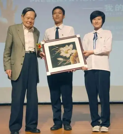 杨振宁首次见翁帆父母,只说了一句话,竟让61岁的岳父无言以对了