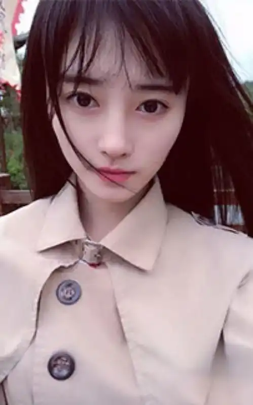 鞠婧祎要退团单飞不理李艺彤骂战成立工作室四千年美女害怕被李艺彤取代地位要单飞