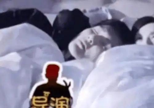 原来睡觉戏都是这么拍出来的,当看到演员的表情后,才知道什么叫演技