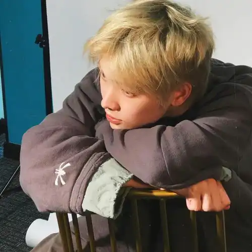 小众温柔男生头像