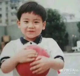 胡一天饰演腹黑学霸,私下却呆萌搞怪