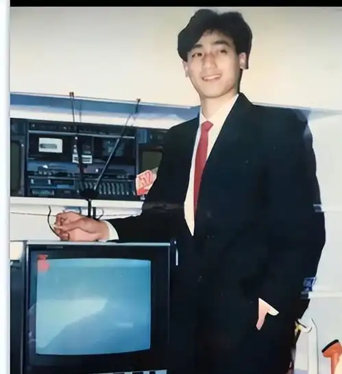 男生头像成熟稳重西装高