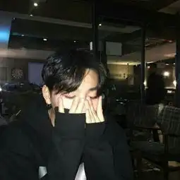 男生绝望崩溃头像高清男