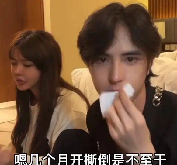 韩安冉素颜被新老公告白,称其脸最美腿最瘦,真是睁眼说瞎话