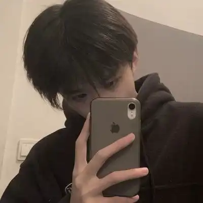 男头小猫在午睡地球在转圈