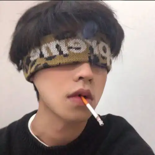 头像男生冷酷帅红色眼睛