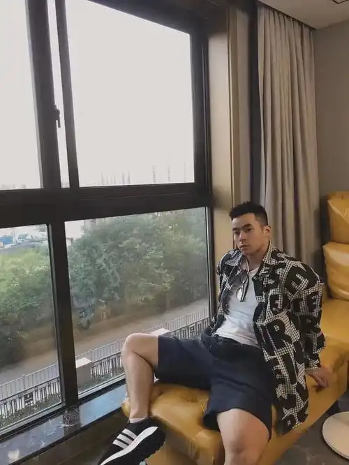 坚持6年健身的小哥哥,身材堪比彭于晏,网友男友力爆棚的男人