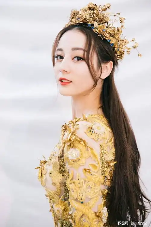 祝大幂幂生日快乐迪丽热巴零点为杨幂送祝福,不料闹了点小插曲