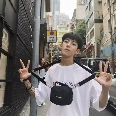 简单帅气的男生微信头像2019最新小爷有小爷的风范