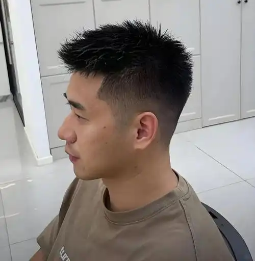 男生不烫不染发型简单帅气,剪这3款造型,清爽干净提升颜值