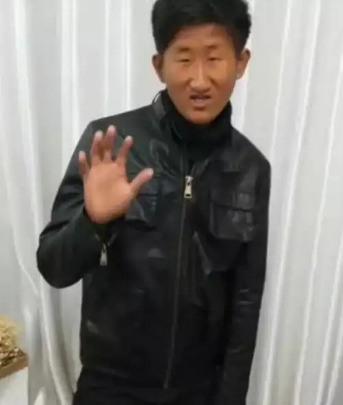 抖音精致男孩走红,正脸意外撞脸鹿晗,网友请看清楚