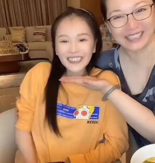 赵本山老婆谈女儿球球整容,称其28岁后会后悔,曾对打针病态迷恋