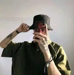 男生头像愿生活不拥挤