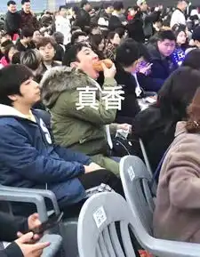 王思聪吃热狗视力表出来了,校长关爱你的视力健康