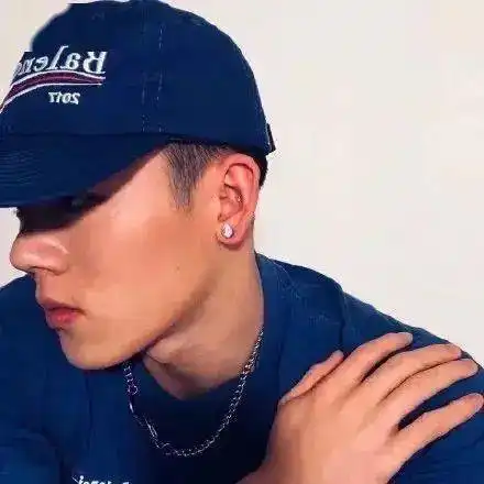 成熟男人头像稳重大叔