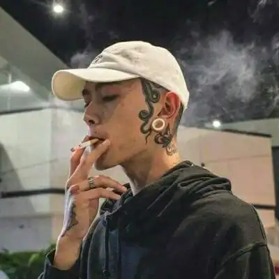 抽烟头像男生霸气纹身男
