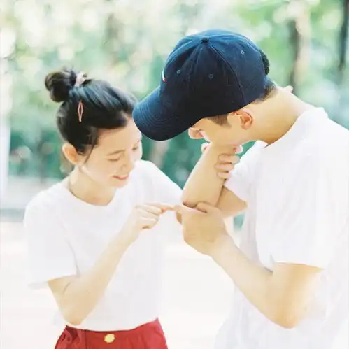 00后男生这样耍帅,这种行为在女生眼里非常的迷惑,请停止