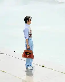 胡兵阳光质感look曝光诠释少年态度