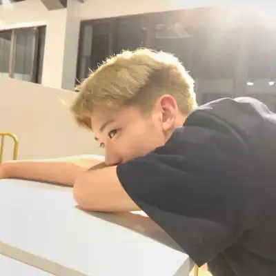 qq头像男生霸气高冷范困住的孤独之心