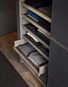 低调奢华有内涵,这才是男人该有的衣帽间