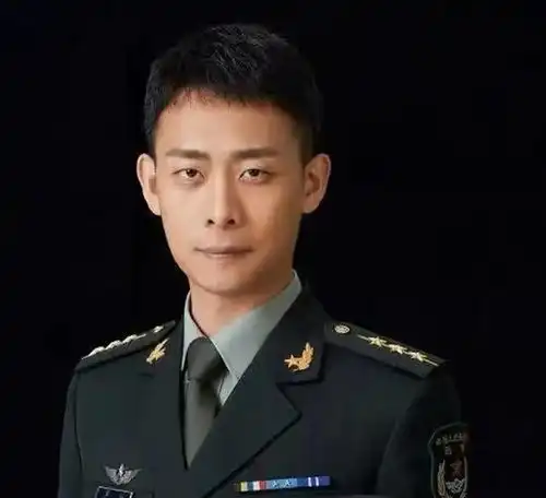 难怪演警察那么传神,这4位演员曾是真警察,半路出家进了娱乐圈