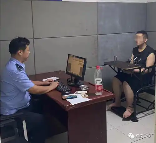 泉州一酒吧门口突发19岁男孩被拘