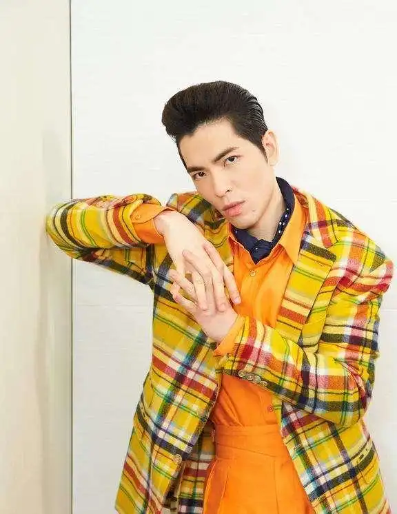 40岁以上的男人,少穿这4种油腻色一看就让人没好感