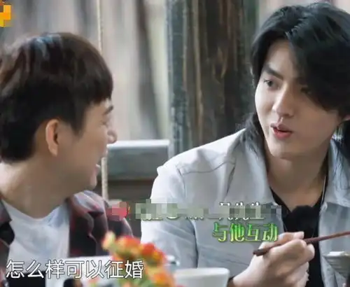 管虎评价吴亦凡是干净大男孩,何炅帮他征婚,如今看来太讽刺