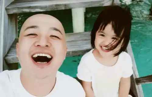 包贝尔女儿打保姆阿姨,二话不说就是一巴掌,网友就该教育